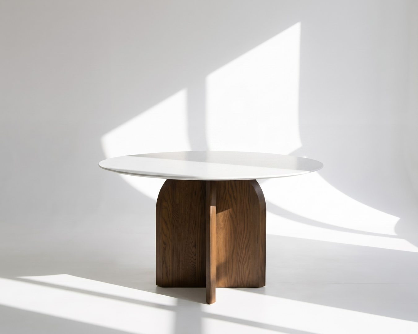 James Round Dinning Table