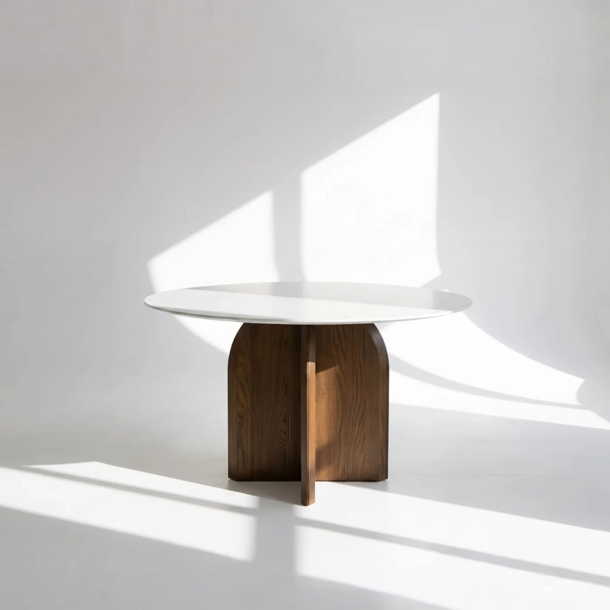 James Round Dinning Table